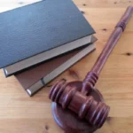 В Подмосковье арестовали девушку, столкнувшую дочь с балкона на 10-м этаже